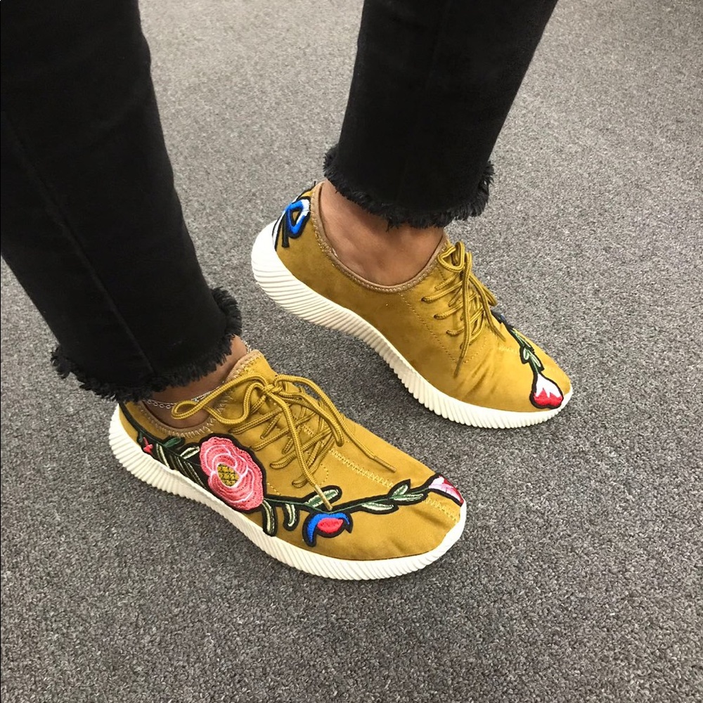 Ladies light weight lace up sneakers. Olive